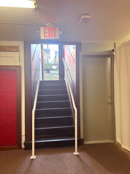 More Photos Of 2109 NW Irving St, Portland Apartments For Sale