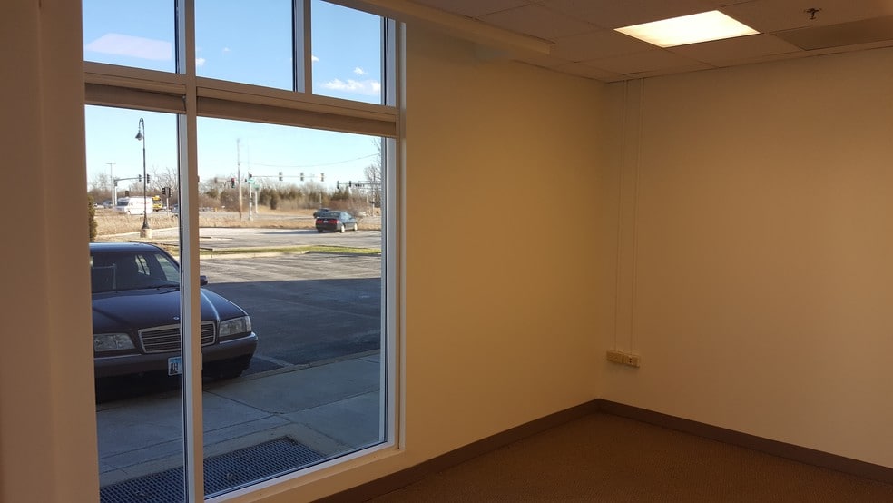 More Photos Of 970 Harris Rd, Grayslake Apartments For Lease