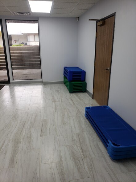 More Photos Of 24724 Lahser Rd, Southfield Office For Sale