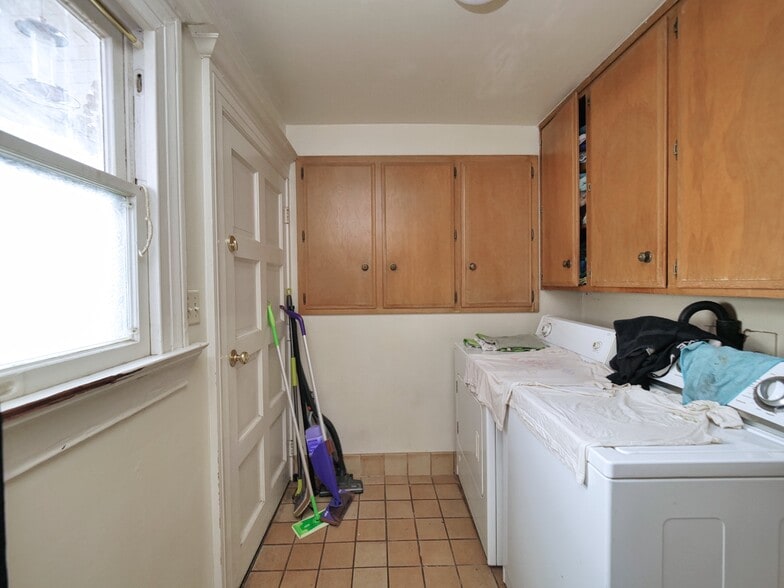 More Photos Of 1901-1903 H St, Sacramento Apartments For Sale