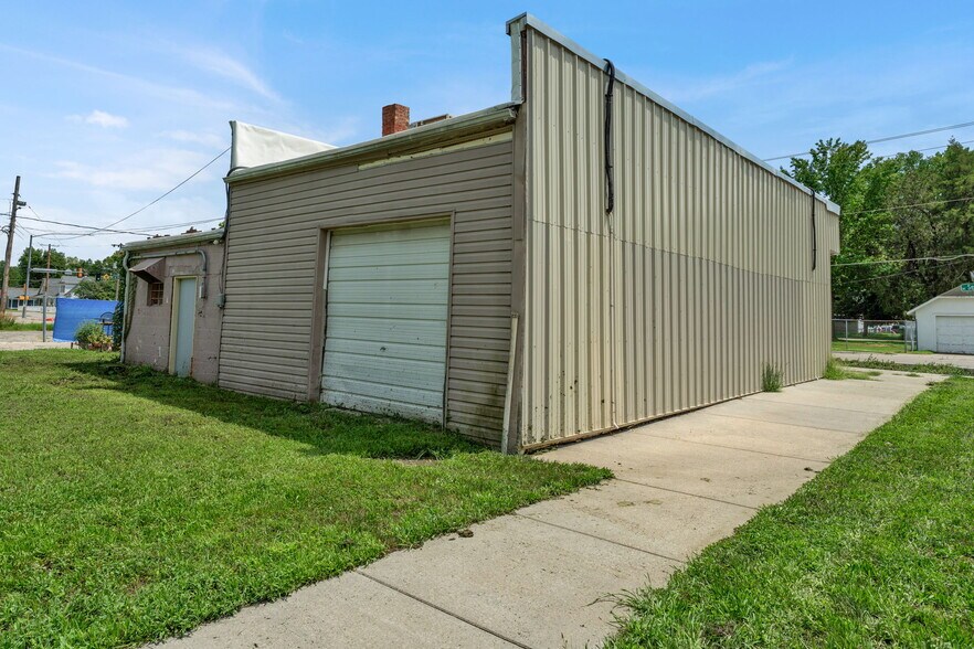 More Photos Of 1700 NE Seward Ave, Topeka Office For Sale