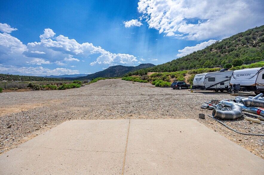 More Photos Of 2005 CR 319, Rifle Warehouse For Lease