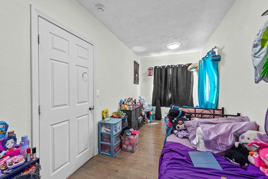 More Photos Of 1323 E Adams Blvd, Los Angeles Apartments For Sale