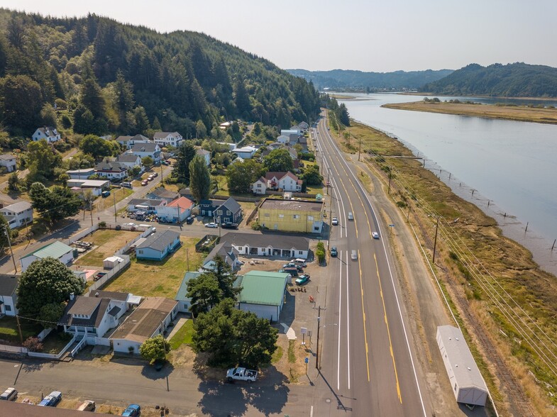 More Photos Of 77231 Highway 101, Gardiner Storefront Retail Residential For Sale
