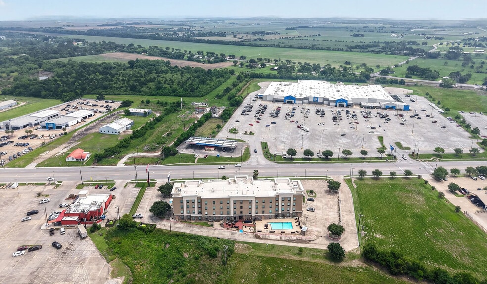 More Photos Of 4617 7th St, Bay City Hotel For Sale