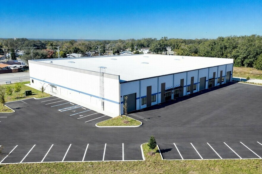 More Photos Of 1530 Kendrick Ln, Lakeland Warehouse For Lease