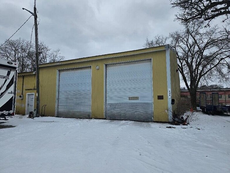 More Photos Of 211 Front St, Burlington Manufacturing For Lease