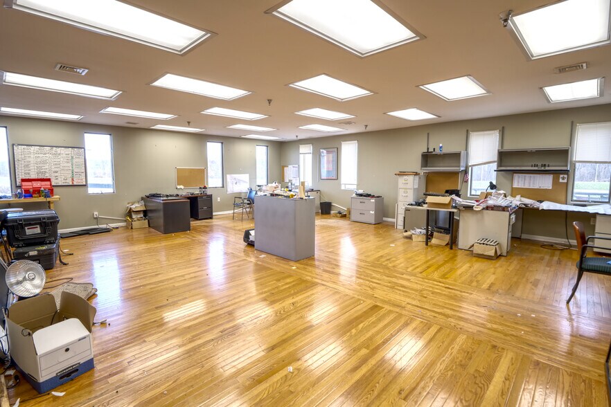 More Photos Of 151 Capital Dr, West Springfield Warehouse For Lease