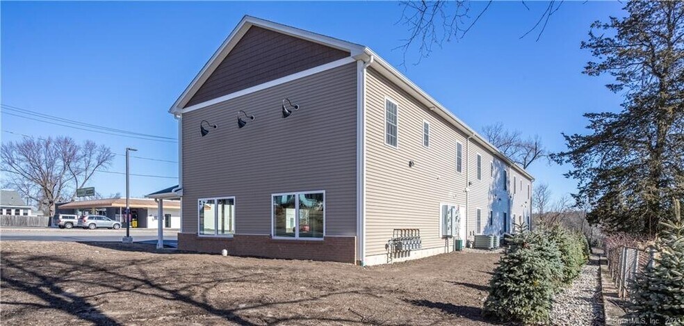 More Photos Of 642 Stafford Ave, Bristol Office Residential For Lease