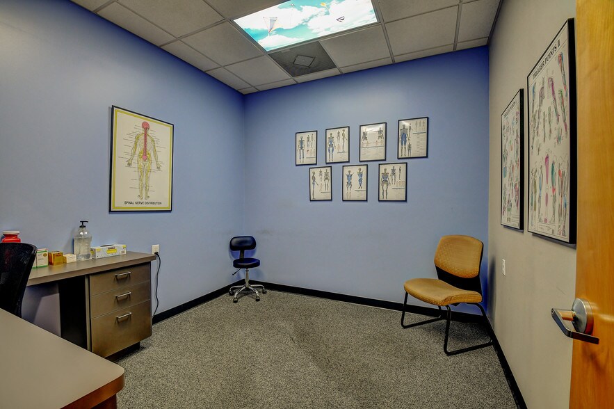 More Photos Of 15288 W Brookside Ln, Surprise Office For Lease
