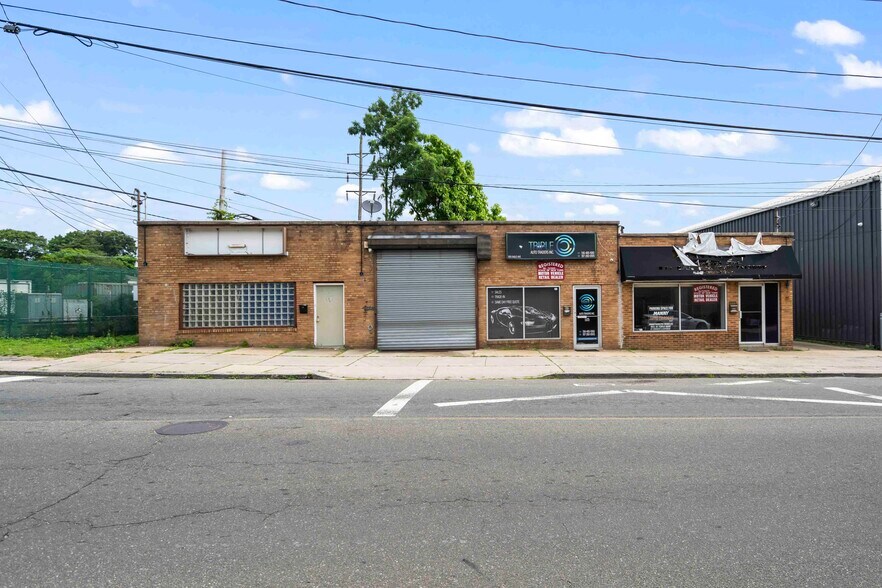 More Photos Of 507 Eagle Ave, West Hempstead Freestanding For Sale