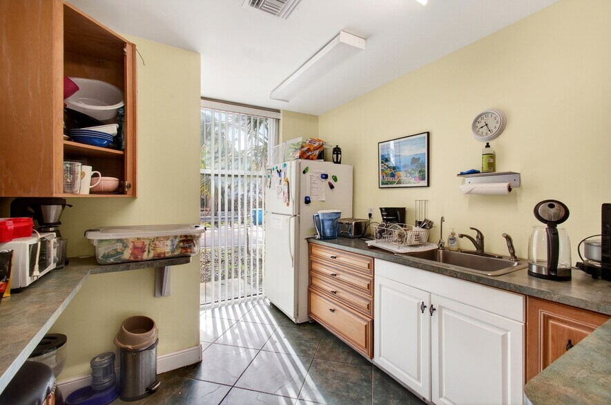 More Photos Of 321 N Railroad Ave, Boynton Beach Unknown For Lease