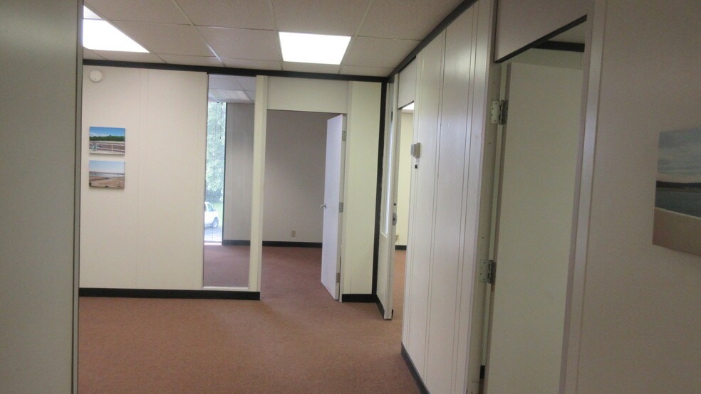 More Photos Of 1657 Commerce Dr, South Bend Coworking Space