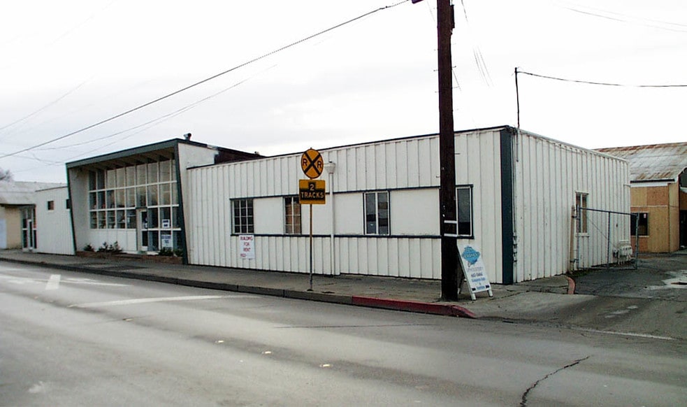 More Photos Of 1016-1038 Beamer St, Woodland Flex For Lease