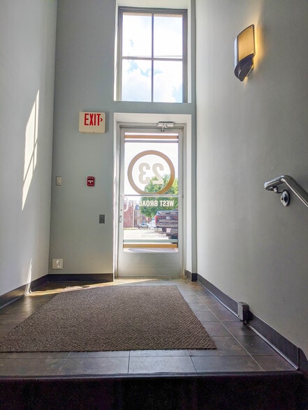 More Photos Of 23 W Broad St, Richmond Office For Sale