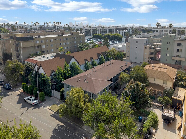 More Photos Of 5440 Harold Way, Los Angeles Apartments For Sale