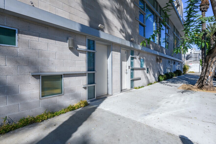 More Photos Of 717 N Highland Ave, Los Angeles Flex For Sale