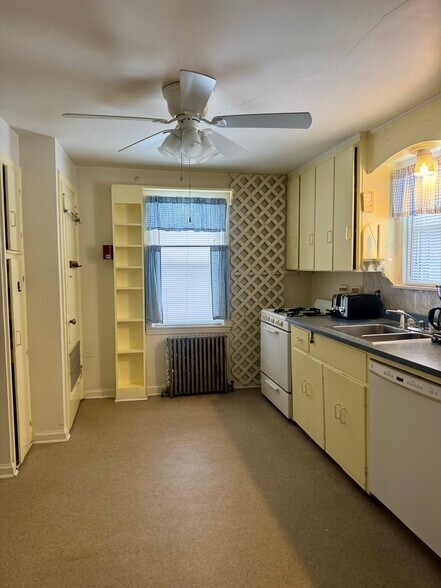 More Photos Of 374 Niles Cortland Rd SE, Warren Specialty For Sale