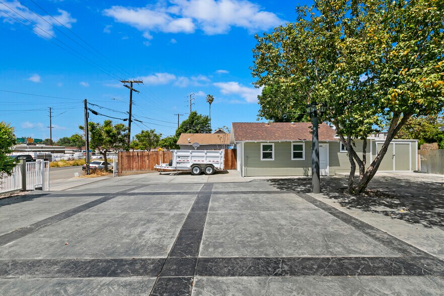 3091 E La Cadena Dr, Riverside, CA 92507 Contractor Storage Yard For