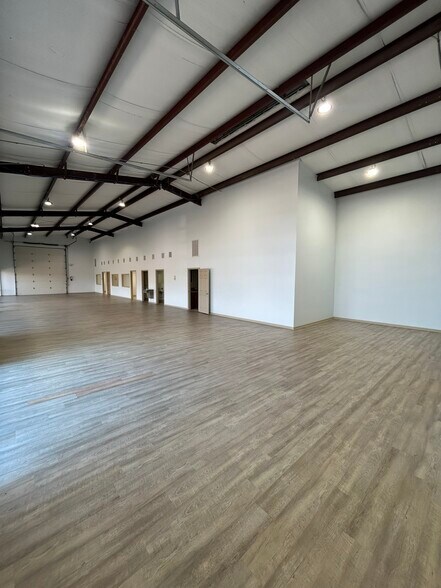 More Photos Of 331 Highway 146 S, La Porte Warehouse For Lease