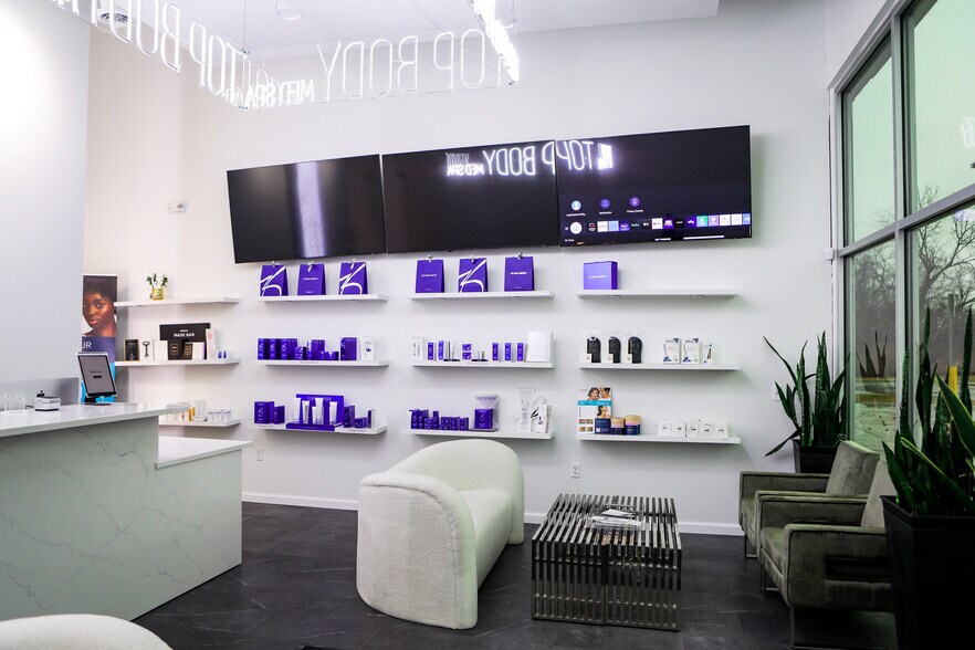 More Photos Of 5296-5322 Crooks Rd, Troy Storefront For Lease