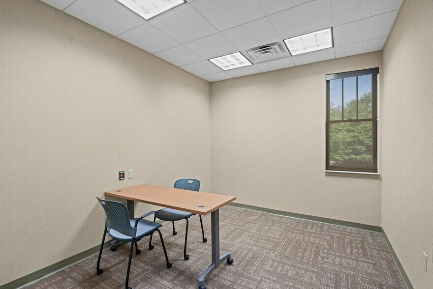 More Photos Of 326 Partnership Pky, Maryville Loft Creative Space For Sale
