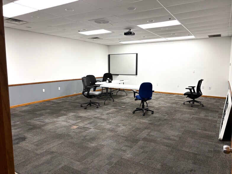 More Photos Of 100 Rayovac Ct, Fennimore Manufacturing For Lease