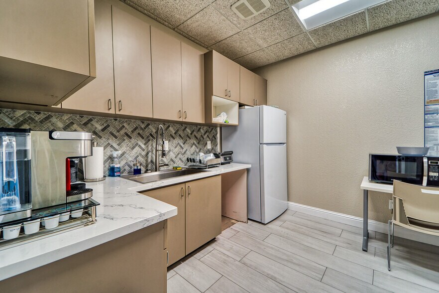 More Photos Of 1100 Civic Center Blvd, Yuba City Coworking Space