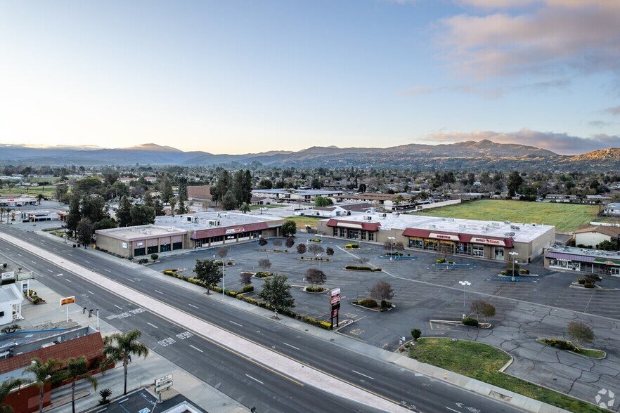 More Photos Of 2249-2255 E Florida Ave, Hemet General Retail For Lease