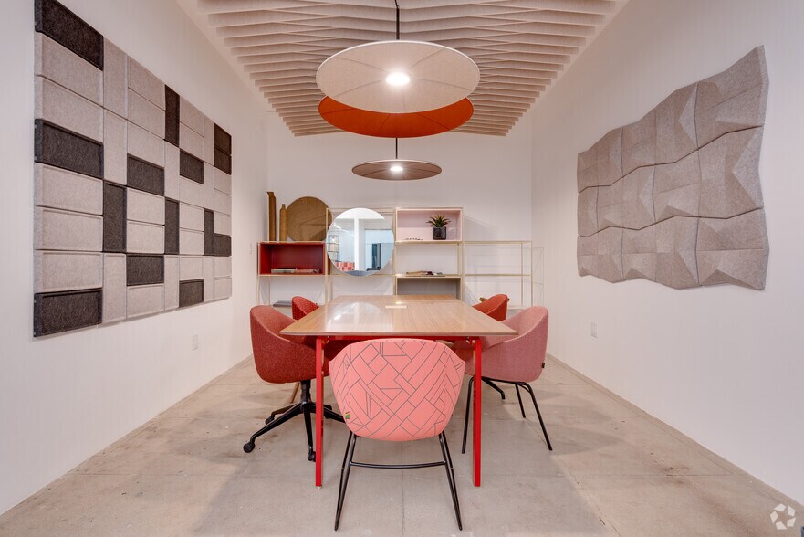 More Photos Of 521-527 W 7th St, Los Angeles Coworking Space