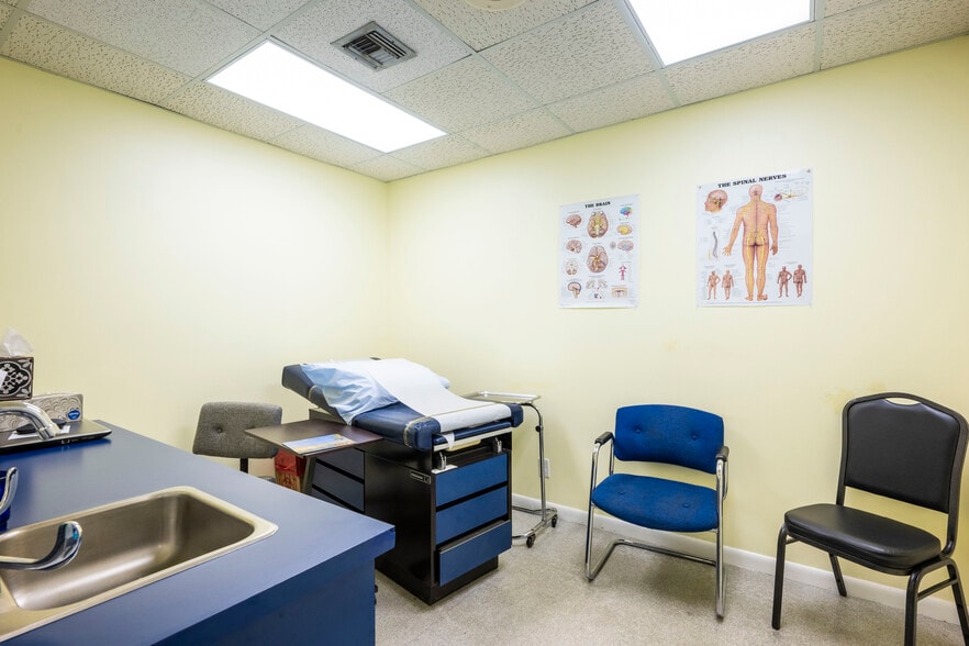 More Photos Of 1801 SE Hillmoor Dr, Port Saint Lucie Medical For Sale