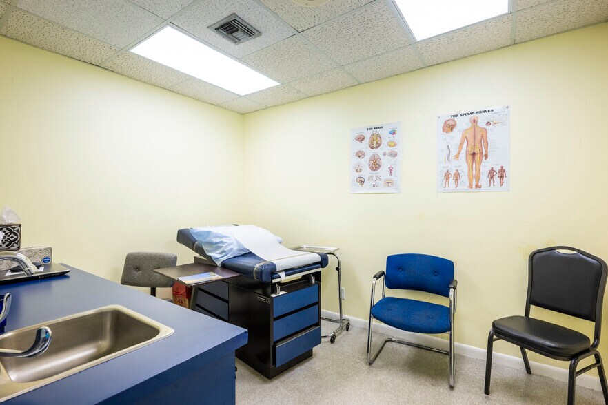 More Photos Of 1801 SE Hillmoor Dr, Port Saint Lucie Medical For Lease