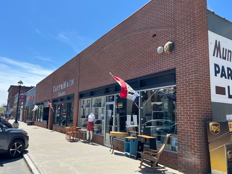 More Photos Of 443 Railroad St, Saint Johnsbury General Retail For Sale