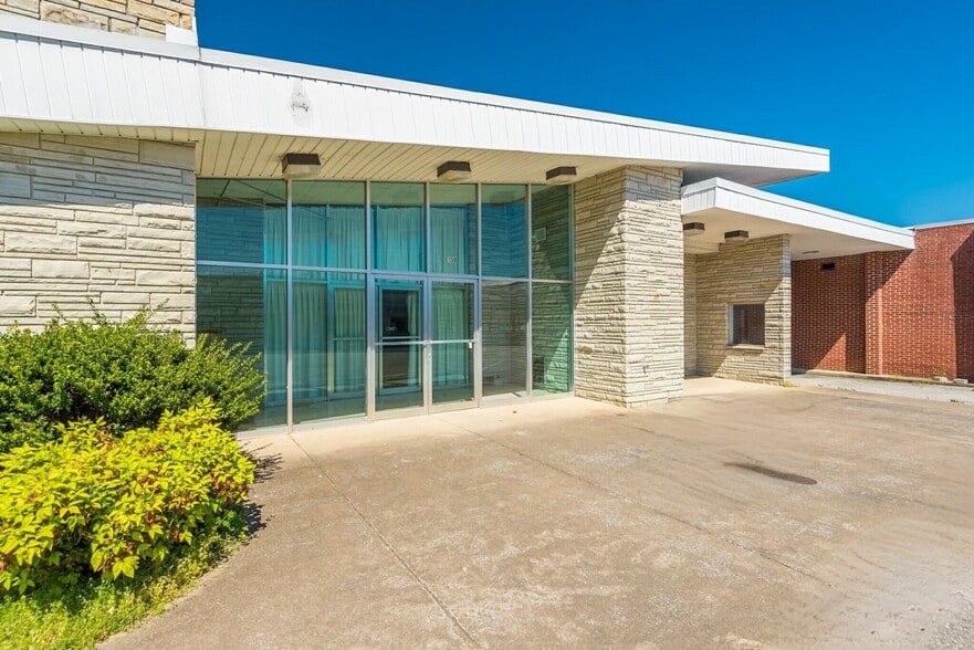 More Photos Of 150 W Rhea Ave, Spring City Medical For Sale