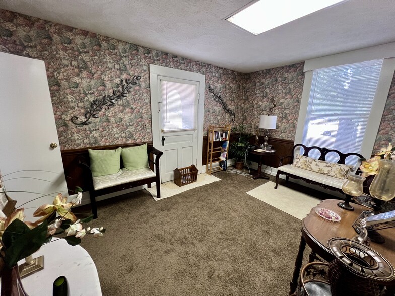 More Photos Of 100 N Fifth St, Manchester Funeral Home For Sale