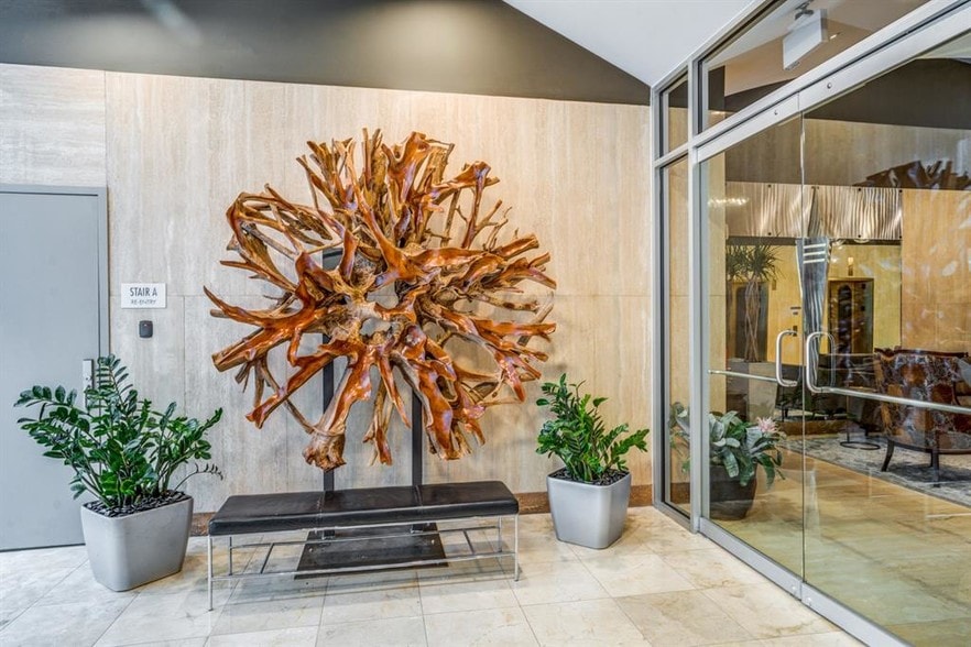 More Photos Of 917 Main St, Houston Multifamily For Sale