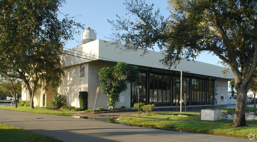 More Photos Of 5701 Hollywood Blvd, Hollywood Office Residential For Lease