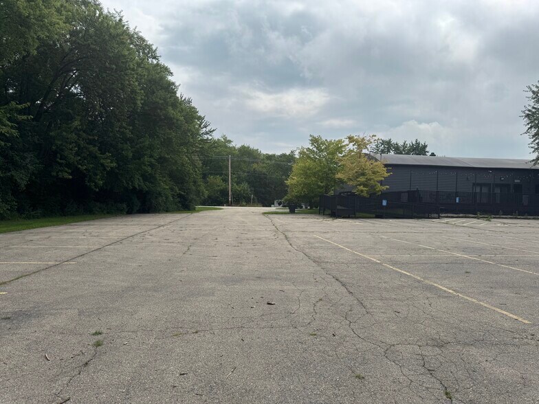 More Photos Of 32400 Geneva Rd, Salem General Retail For Sale