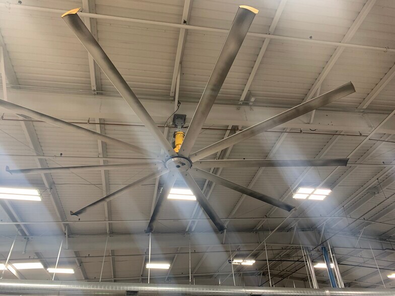 More Photos Of 919 W Mayfield Rd, Arlington Warehouse For Lease