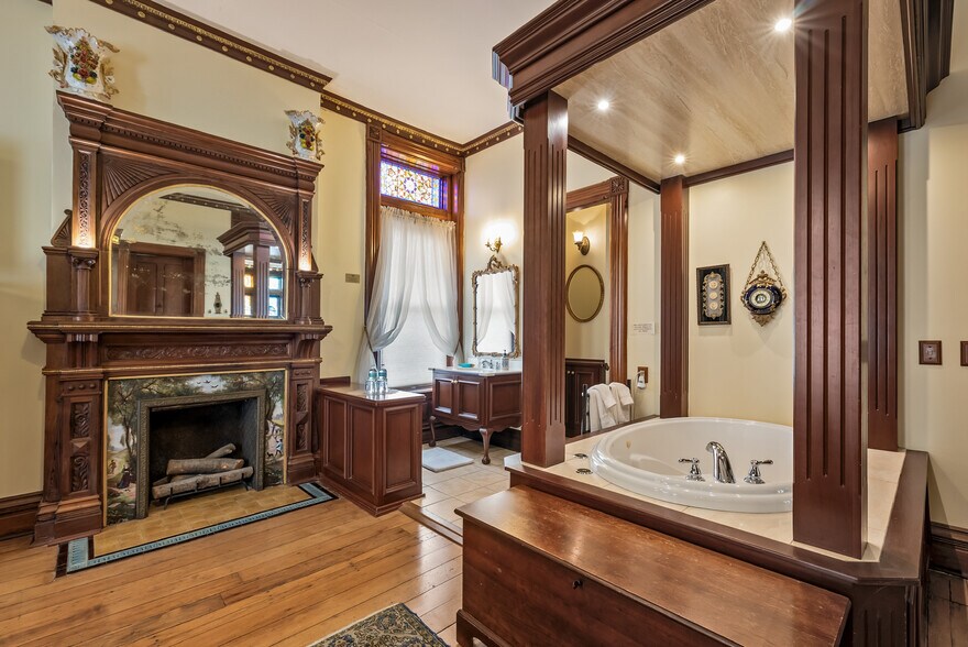 More Photos Of 809 Hall St, Saint Joseph Hospitality For Sale