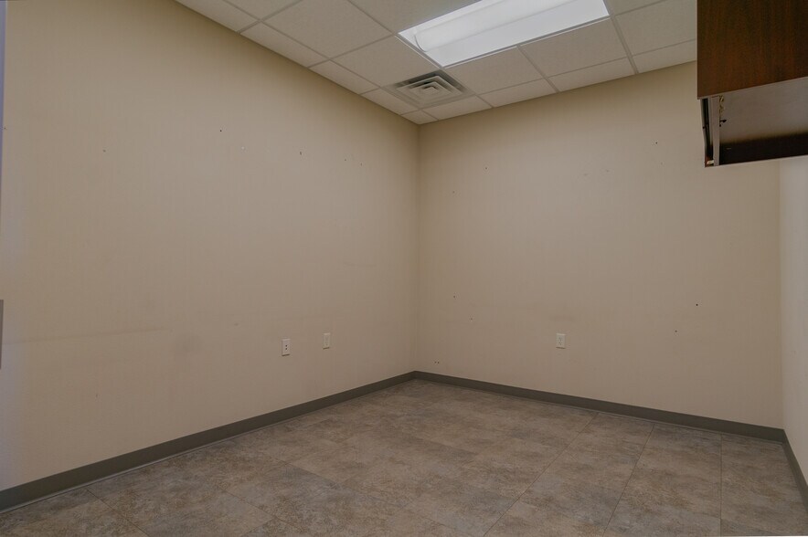 More Photos Of 2981 109th Ave SW, Dickinson Warehouse For Lease