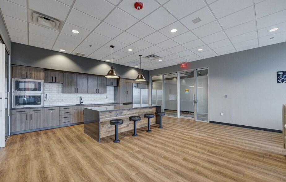 More Photos Of 6740 Rock Spring Rd, Wilmington Office For Lease