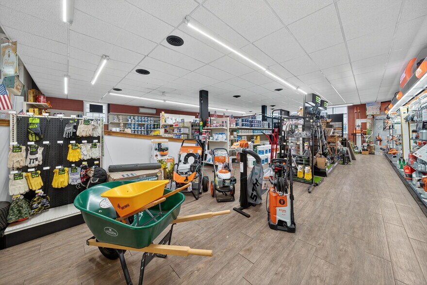 More Photos Of 103 W 2nd St N, Wright City General Retail For Sale