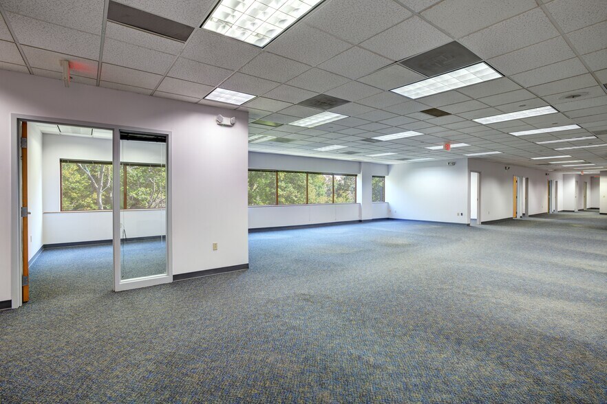 More Photos Of 5 Vaughn Dr, Princeton Office For Sale