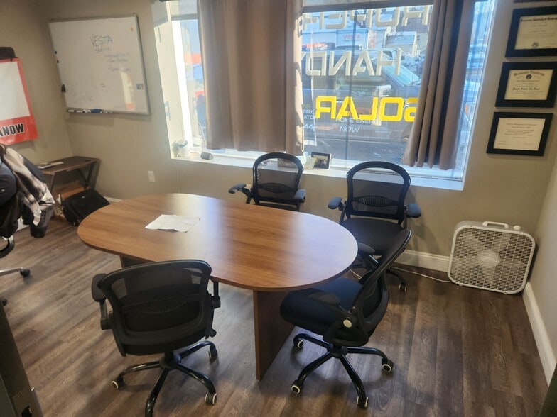 More Photos Of 20-40 E 8th St, Front Royal Flex For Sale