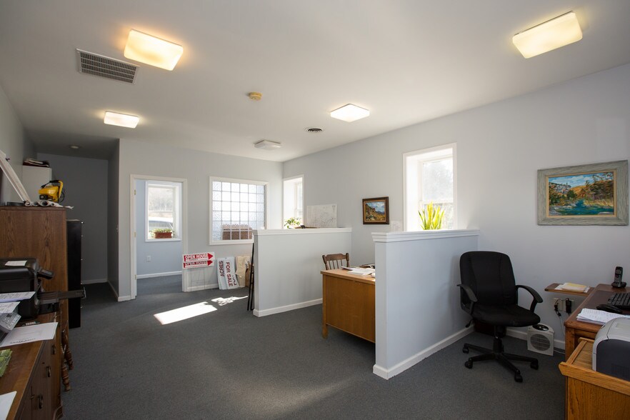 More Photos Of 8079 State Road 259, Lost River Hotel For Sale