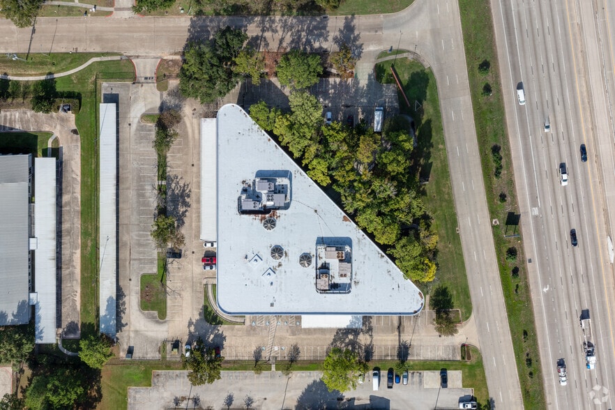 More Photos Of 15425 North Fwy, Houston Office For Lease
