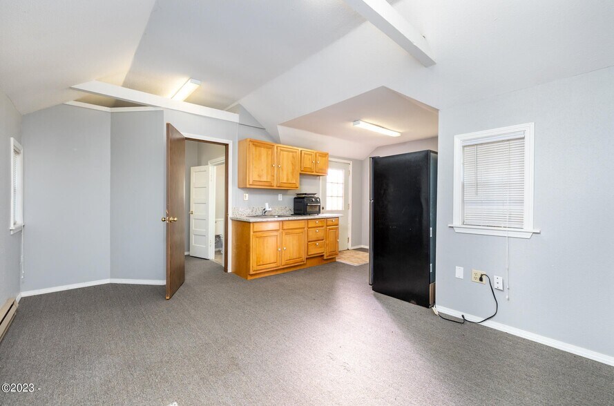 More Photos Of 3570 N Highway 101, Depoe Bay Office For Sale