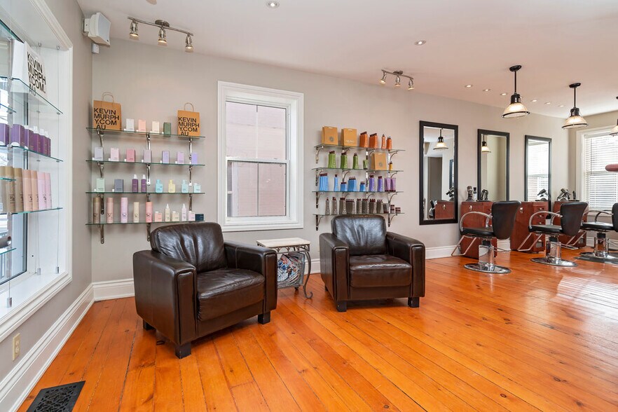 More Photos Of 6391 Main St, Whitchurch-Stouffville Storefront Retail Office For Lease
