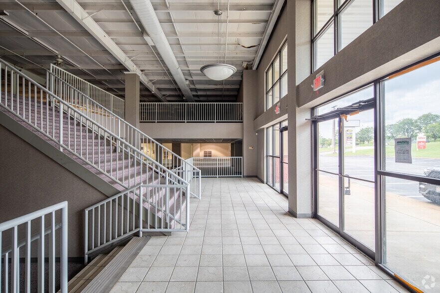 More Photos Of 13850 Manchester Rd, Manchester Freestanding For Lease